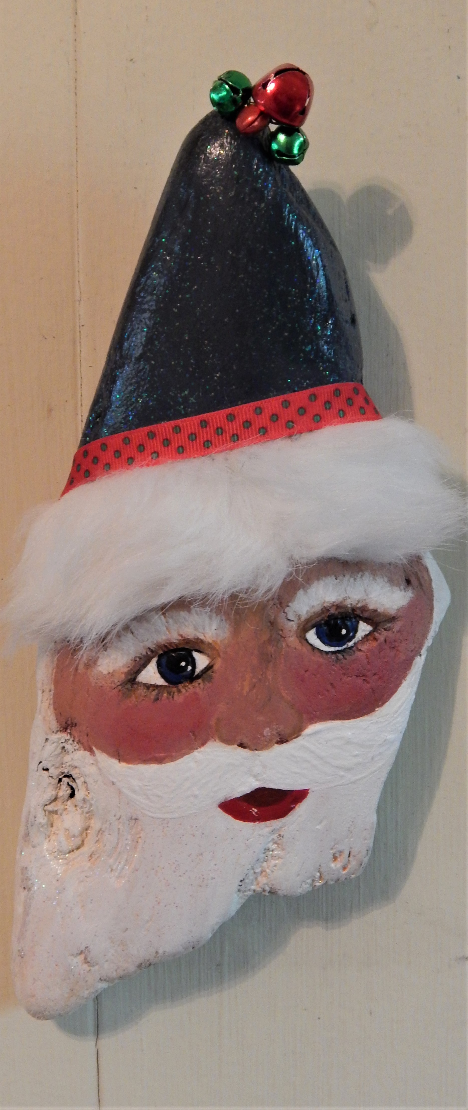 driftwood_santa_10_inches_with_fur_trimmed_hat_120